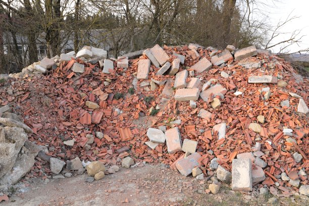 瓦砾和屋顶瓦片图片下载