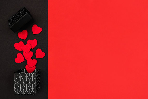 红黑底配以几何图案的盒子，背景上装饰有心形图案图片下载