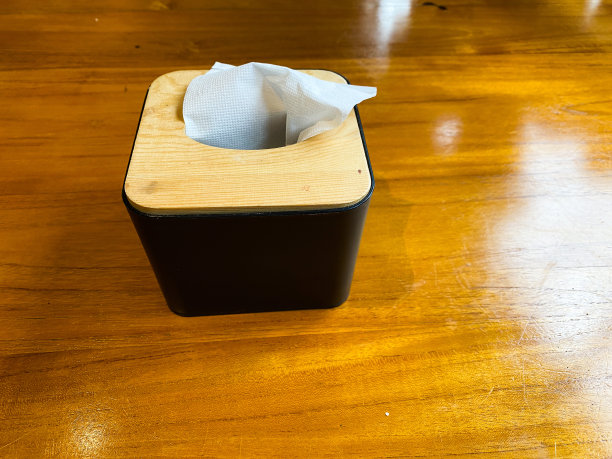一个黑色纸巾盒图片下载