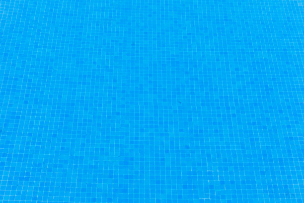 蓝色的池底，透明的水图片下载