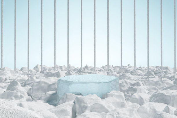 摘要三维渲染冬季场景和自然的讲台背景，石头和雪地上的冰讲台，背景冰笼和晴朗的天空，用于产品展示广告等图片下载