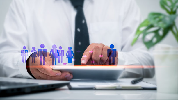 人力资源概念，商人触摸虚拟界面，人力资源管理招聘招聘，绩效，管理与招聘，员工选拔。图片下载