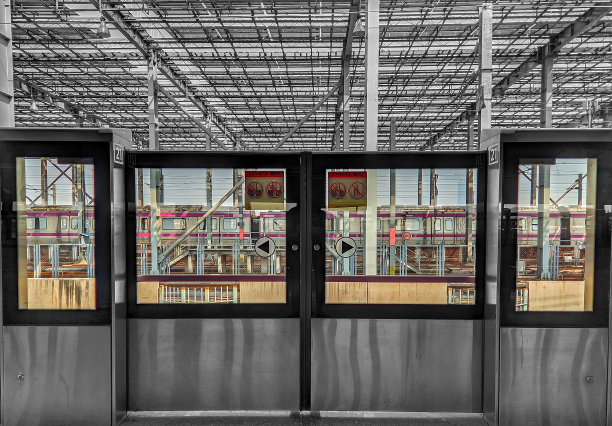 捕捉德里地铁的颜色图片下载