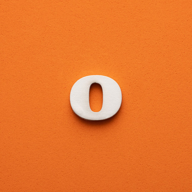 白色小写字母o在橙色泡沫背景图片下载