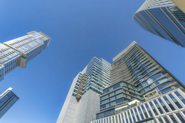 德克萨斯州奥斯汀市——现代住宅塔楼的低角度视图图片下载