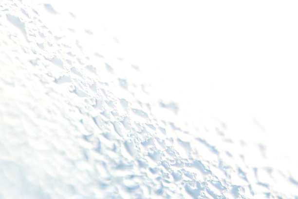 寒冷的霜冻融化在白色，银色的图像背景(润色和色彩处理图像)图片下载