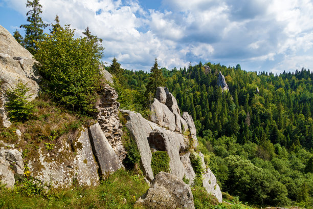 图斯坦一座古老堡垒的遗迹图片下载