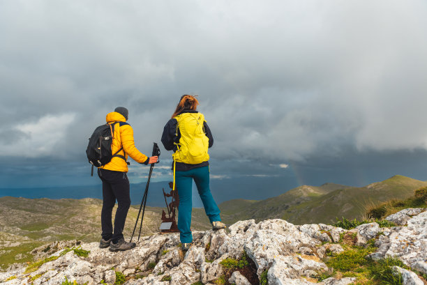 高山徒步旅行图片下载