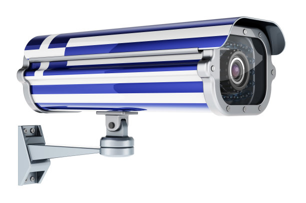 希腊国旗的监控摄像头。三维渲染图片下载