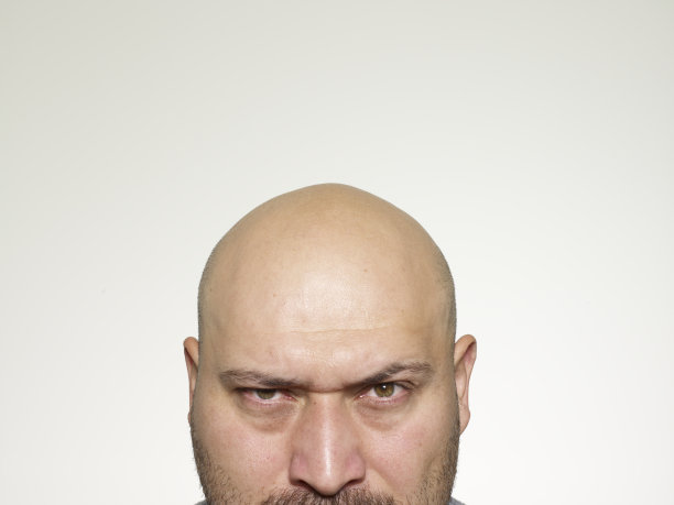 快乐的光头男图片下载