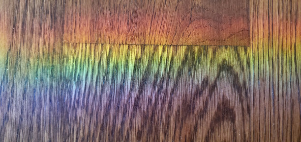 木地板上的彩虹图片下载