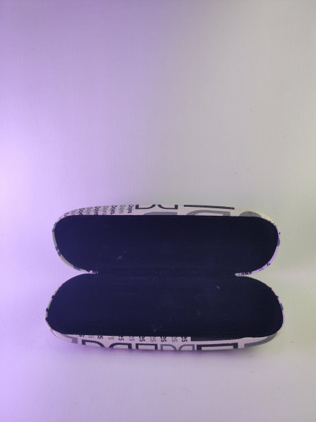 带有盒子的柔性阅读玻璃图片下载