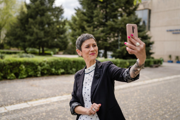 女性，白人女性，自拍或视频通话图片下载