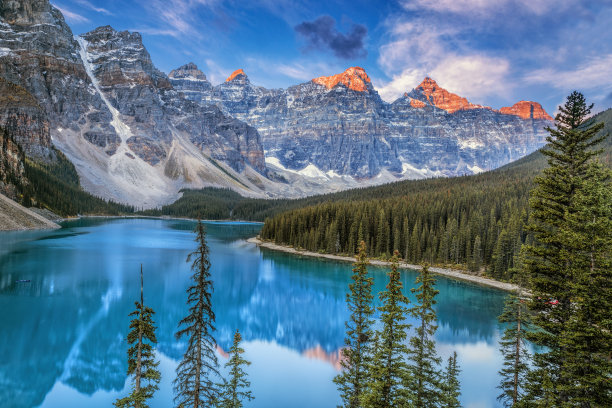 Moriane湖Alpenglow图片下载