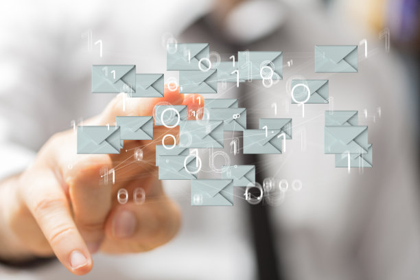 电子邮件符号和网络通信的3D渲染与男性的手在一个模糊的背景图片下载