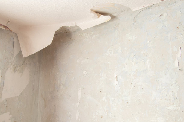 拆除某居民楼房间的旧墙纸，进行装修图片下载