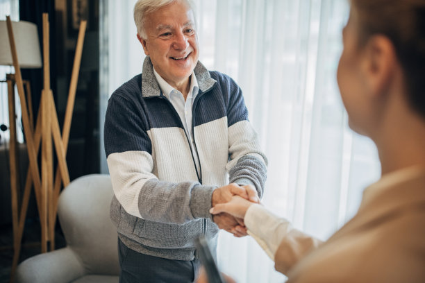 父亲和女儿成功的商人和商人正在开会讨论工作图片下载