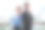 描绘办公室里的白人商人和城市背景图片下载