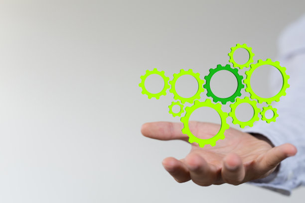 三维设计的机制绿色齿轮和齿轮在黑色背景上工作。图片下载