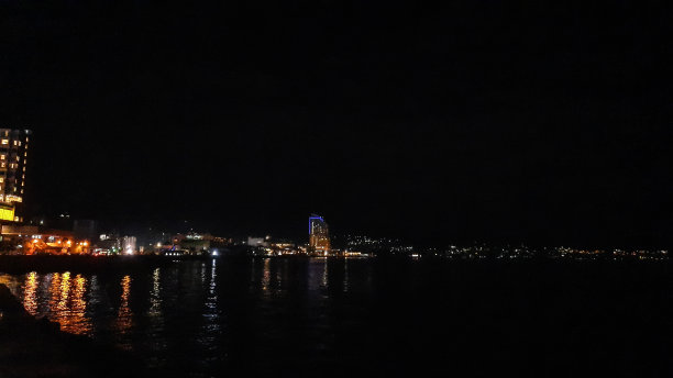 晚上参观美娜多市图片下载