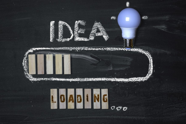 黑板背景上的想法加载图片下载