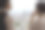 上流社会的男人和女人在豪华房间工作。图片下载
