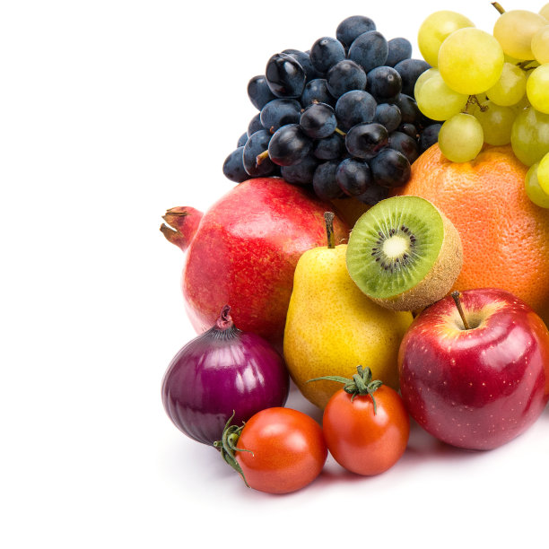 水果和蔬菜隔离在白色上。文本的空闲空间。图片下载