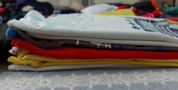 色彩鲜艳的衣服图片下载