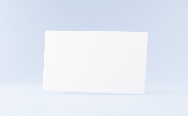 3d渲染模型。一张浅蓝色背景的白色名片图片下载