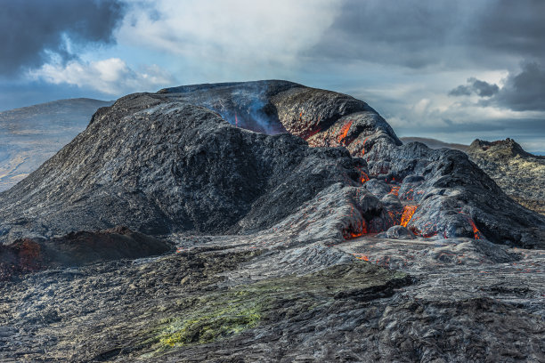 冰岛火山爆发后的火山口图片下载