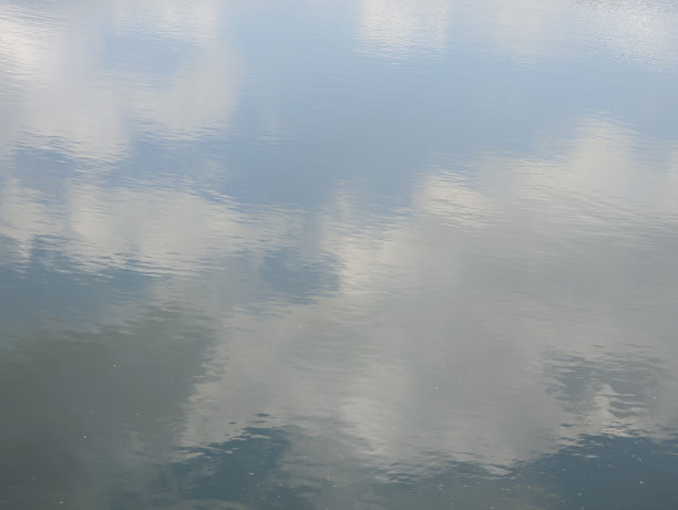 啪嗒啪嗒地响图片下载