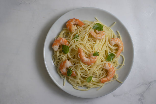 意大利面配虾仁，作为背景图片下载
