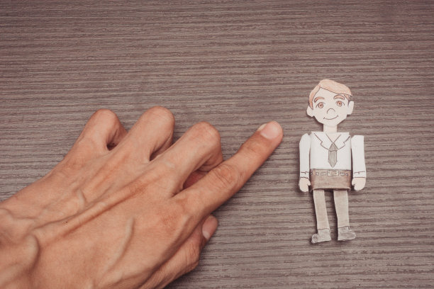 上班族。一只手指着他。求职和员工招聘的概念。图片下载