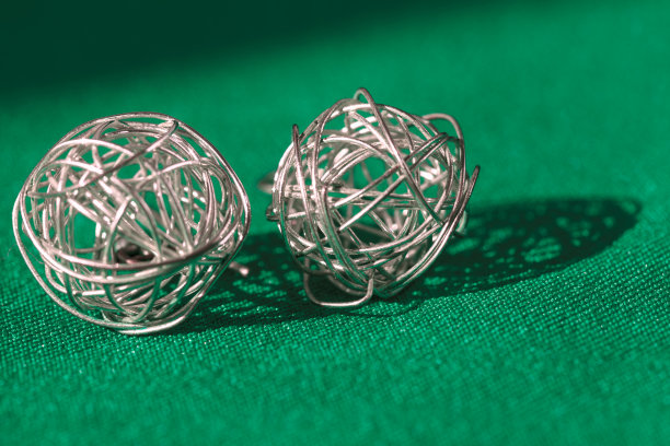 绿色背景耳环图片下载