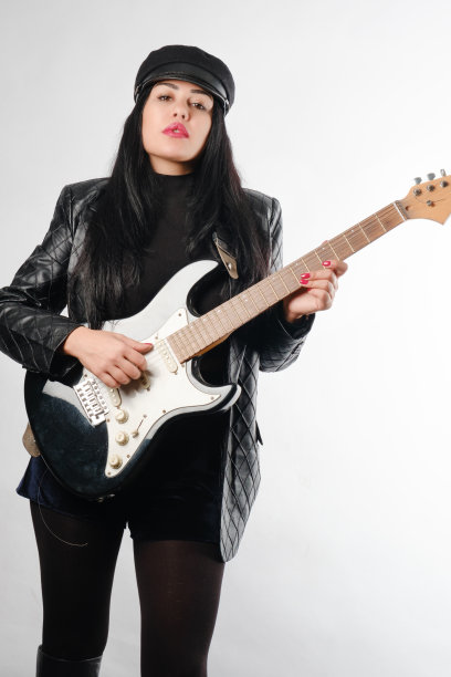 朋克摇滚明星拿着吉他图片下载