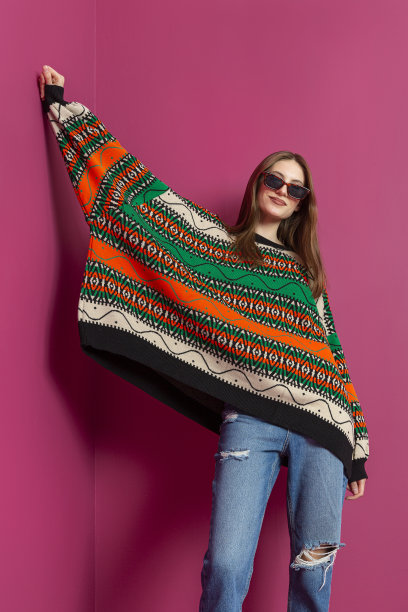 有吸引力的漂亮女孩在一个粉红色或红色的背景。图片下载