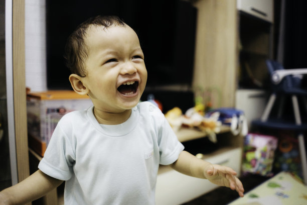 微笑的婴儿图片下载