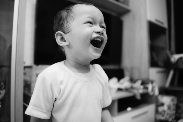 微笑的婴儿图片下载