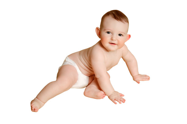 快乐的学步婴儿坐在白色背景上。有趣的孩子男孩脸上带着微笑，复制空间图片下载