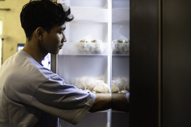 人喝水图片下载