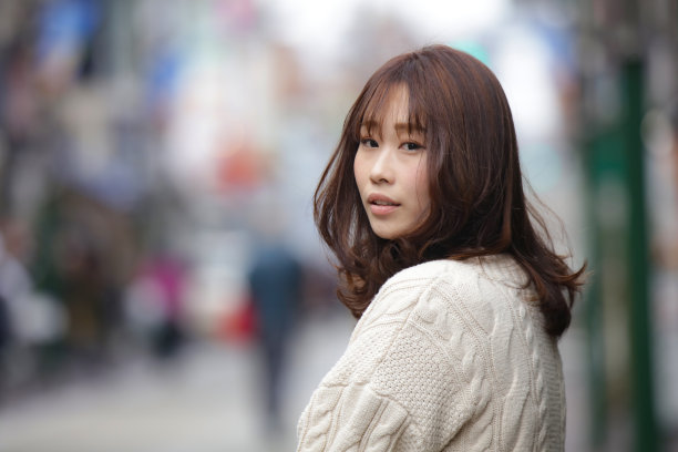 微笑的女人图片下载