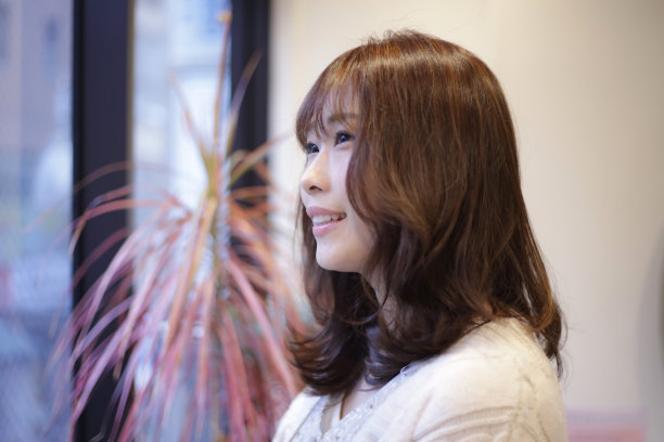 微笑的女人图片下载