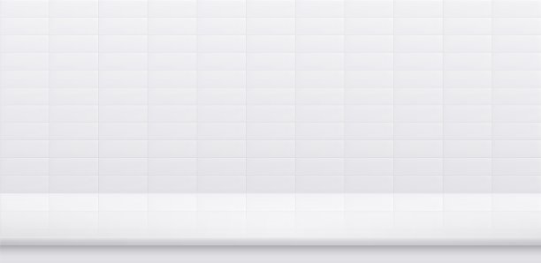 白色的浴室瓷砖墙，白色的石材桌面，干净的陶瓷表面，空桌子用于产品展示。图片下载