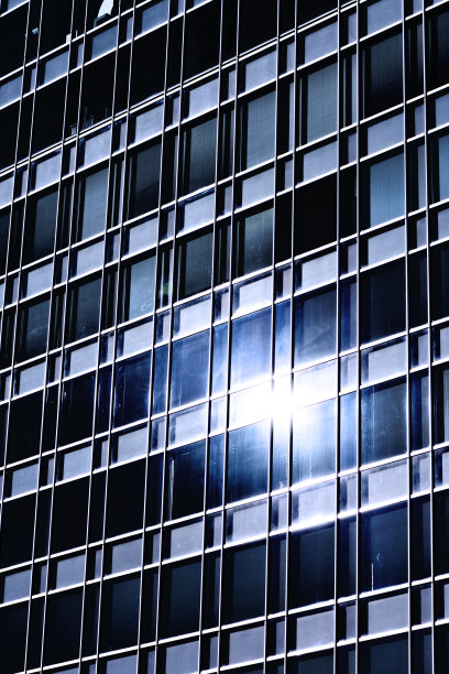 带有阳光反射的现代办公楼图片下载