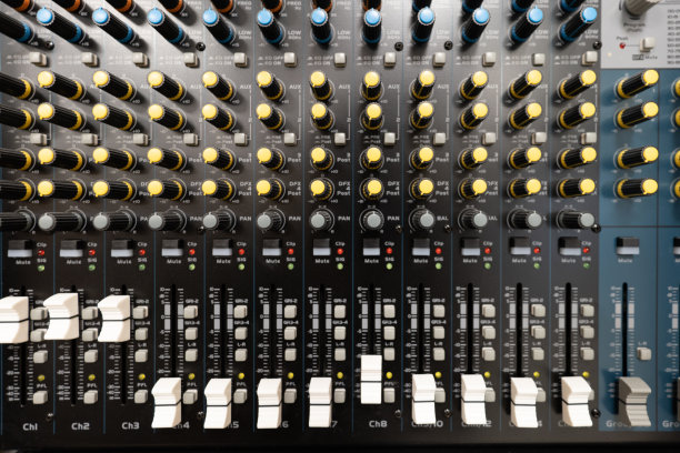 各种颜色和形状的旋钮专业搅拌机设备图片下载