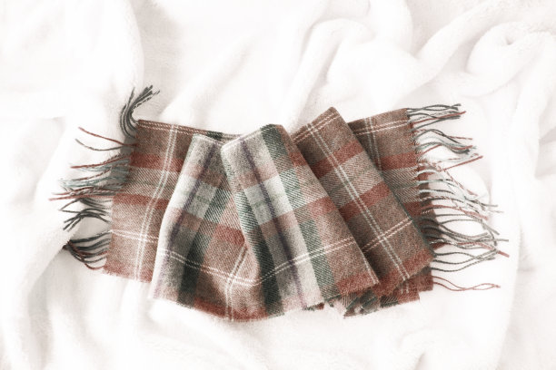 背景手套和围巾和蟒蛇布图片下载