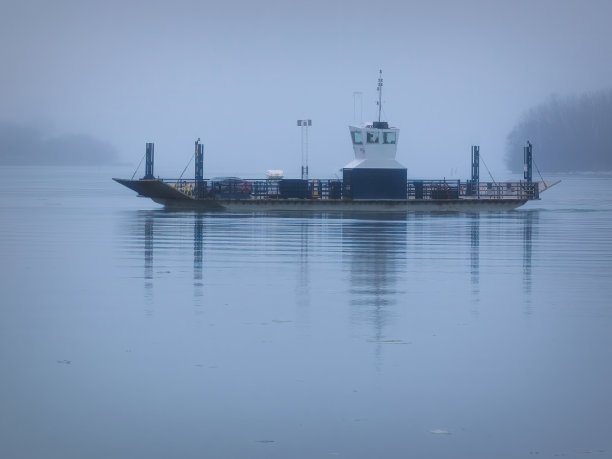 跨河驳船运输车图片下载