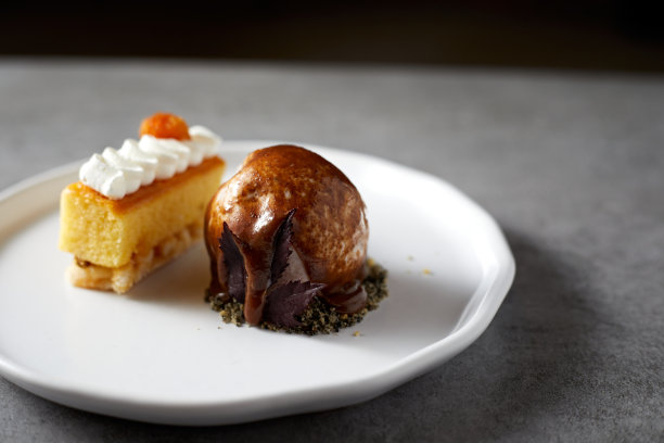 盘子里的美味佳肴图片下载