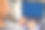 笔记本电脑、公园长椅和女人在绿色屏幕上打字，用于数字营销、广告或产品植入。自由职业者，户外5g网络，作家，博客作者或在线花园作家。图片下载