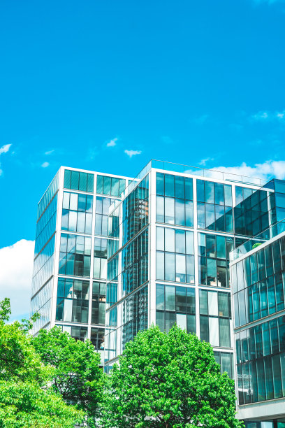 商业塔和绿叶，伦敦图片下载